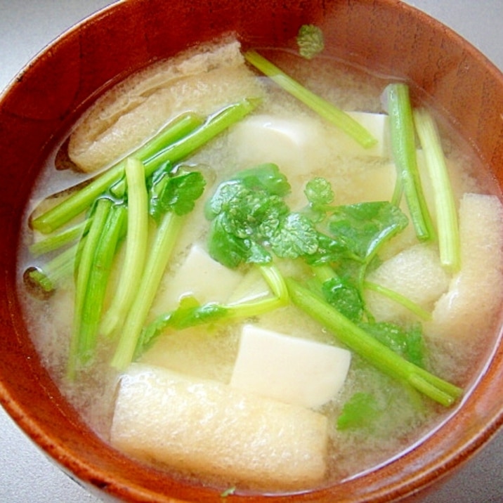 豆腐と油揚げ、せりの味噌汁